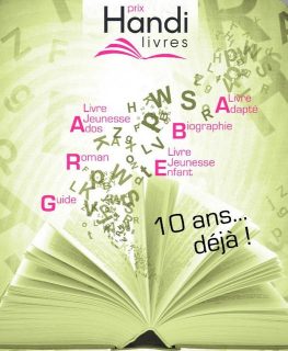 Livre ouvert avec des lettres en sortant