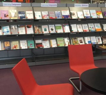 Vue du Salon sciences et techniques de la Bpi et de la sélection de livres