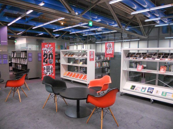 Salon Radio Campus Paris au niveau 2 de la Bpi